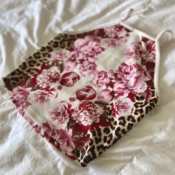 🌸 3 for $15 🌸 Floral Crop Top - Picture 2 of 3